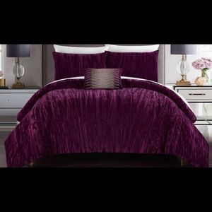 Aglire Velvet Comforter Set (4 piece)